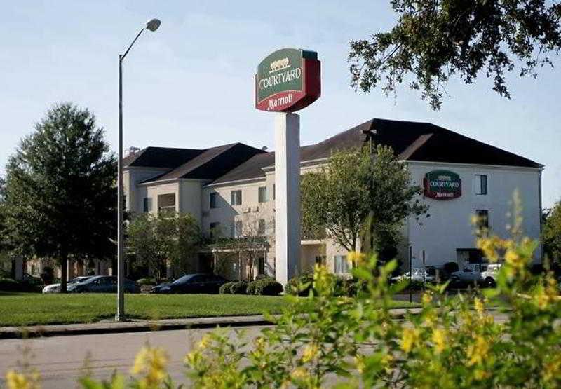 Courtyard Lafayette Airport Hotel Exterior photo