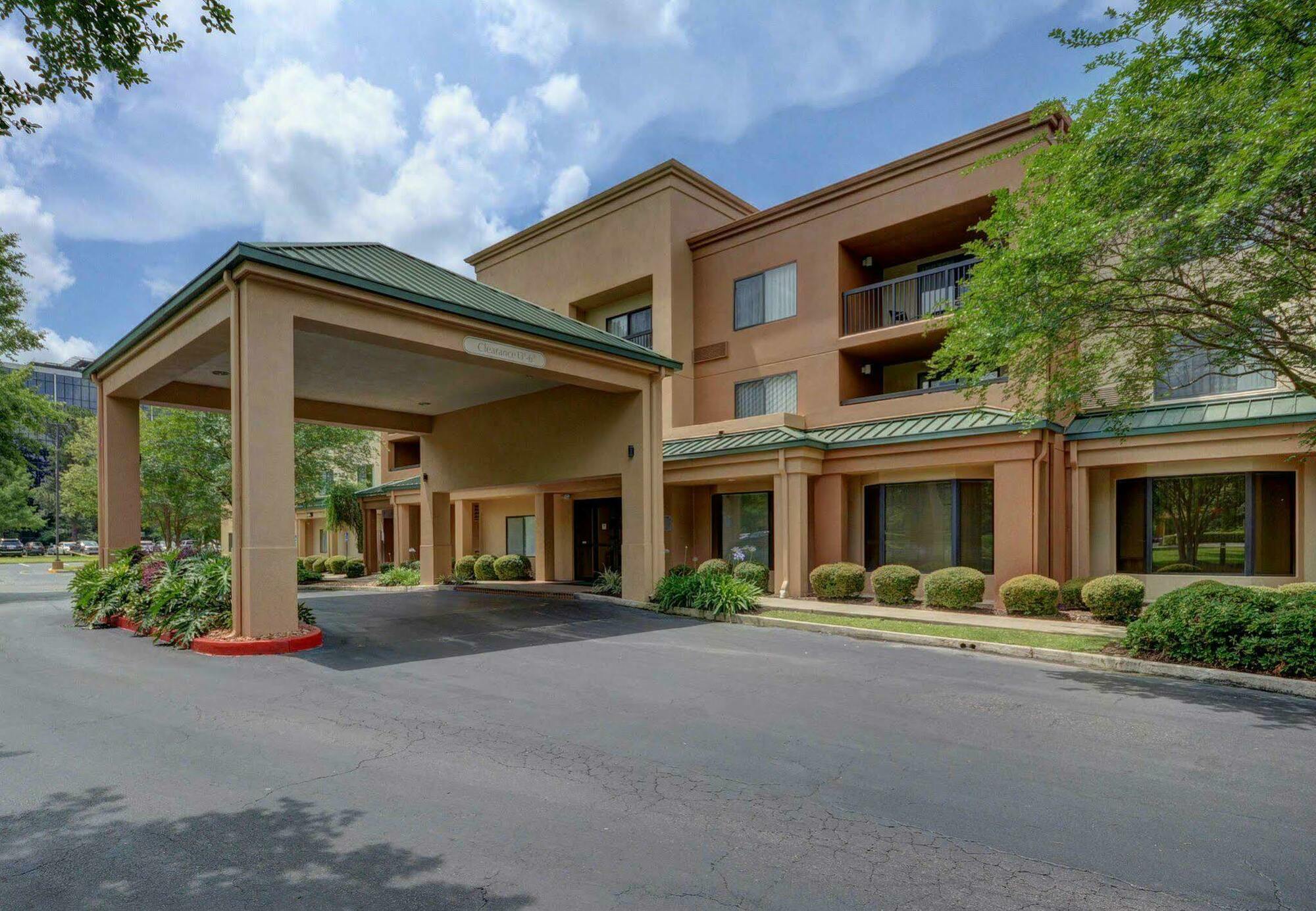 Courtyard Lafayette Airport Hotel Exterior photo